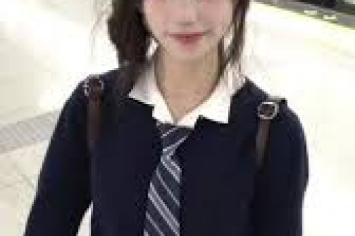 65岁欧阳震华和老婆傅洁娴参加朋友聚餐夫妻俩看起来都好瘦啊